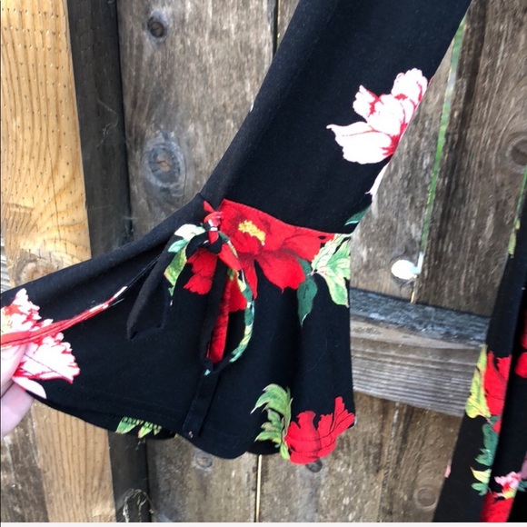 ••HP••10/6•Floral Dress• - Picture 3 of 5